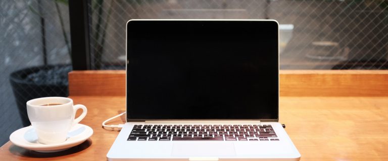 Digitaal werken thuis. Foto: Unsplash/Alex Knight.