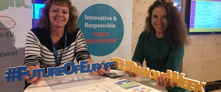 Valentina Schippers (rechts) op het EWRC 2018. Foto van Twitter.