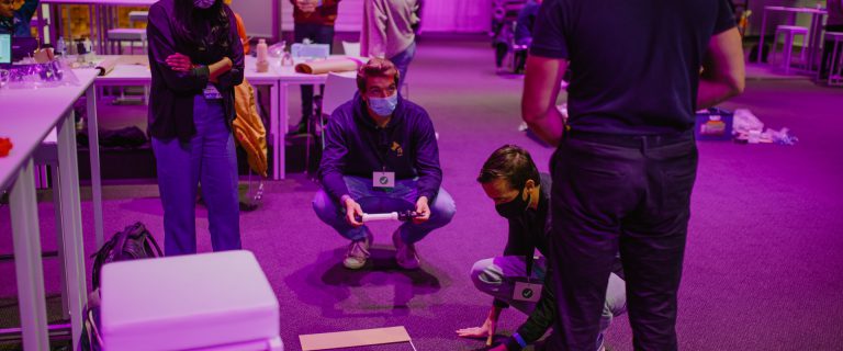 Studenten werken samen aan de Sustainable Campus Challenge.