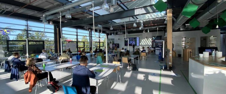 Studenten aan het werk in het EnschedeLAB