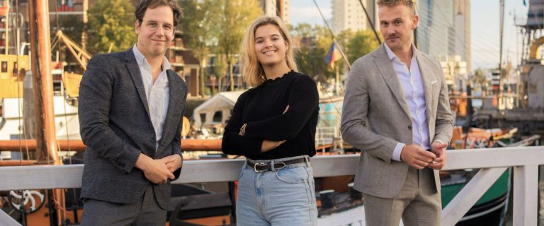 Het bestuur van Erasmus Verbindt. Van links naar rechts Eddie Adelmund, Emma Peters en Max Wagenaar.