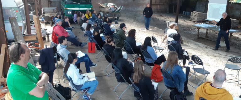 Studenten in een erfgoedworkshop. Foto: J.Janse.