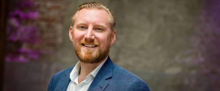 Portretfoto van Koen Haer, programmamanager van Agenda Stad